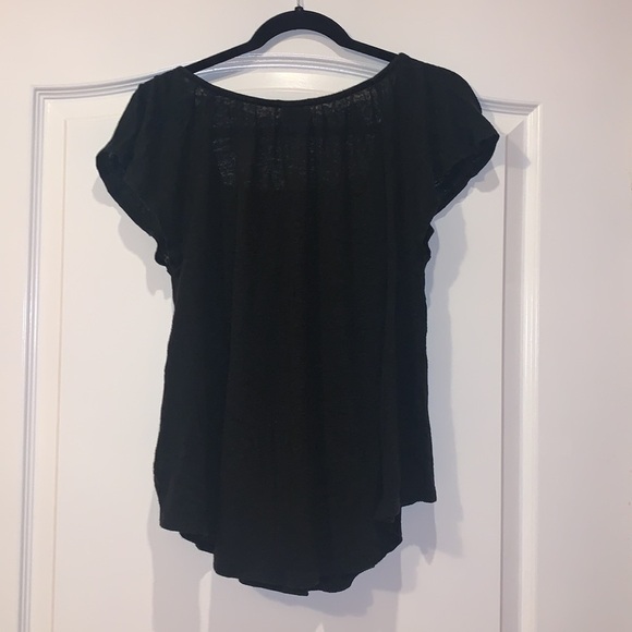 Women’s Flowy Top Beautiful Neckline - Picture 2 of 9
